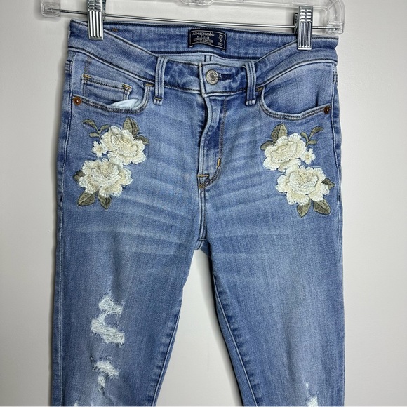 Women’s Abercrombie & Fitch Size 25/0 Long Embroidered Distressed Skinny Jeans - Picture 2 of 6